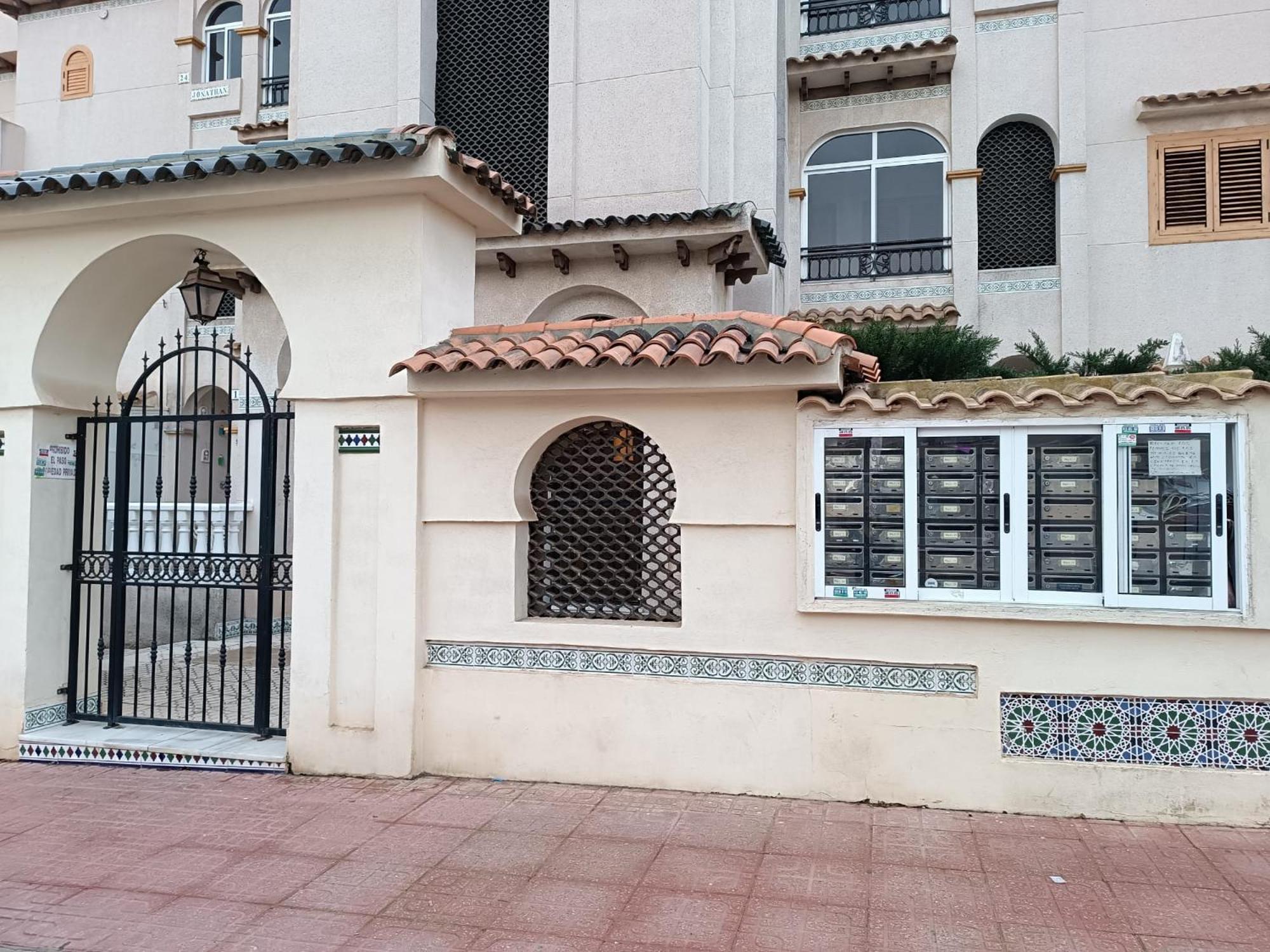 Residencia Alhambra Los Cisnes Torrevieja Exterior foto