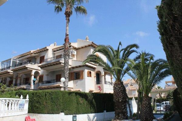 Residencia Alhambra Los Cisnes Torrevieja Exterior foto